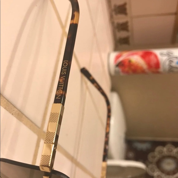 Louis Vuitton Sunglasses - Picture 2 of 3